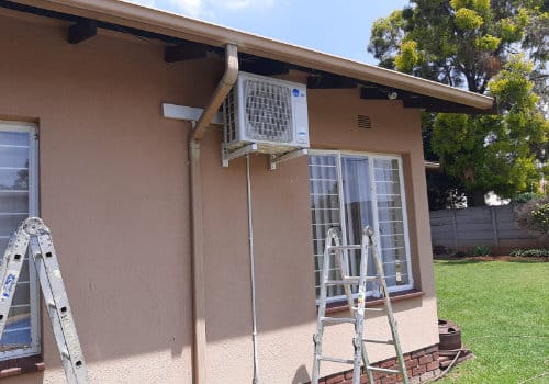 Heatfreeze airconditioner installation on the outside 5